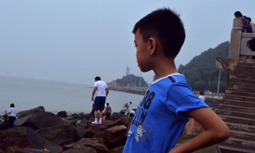 小孩脸上有白色一块一块的怎么回事-小孩脸上为什么一直长痣网 - 网站提供小孩脸上一块一块白的是怎么回事小常识、小孩脸上出现白色的小块是什么原因